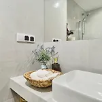 Ac Bath Smart Tv Center Apartman Varsó