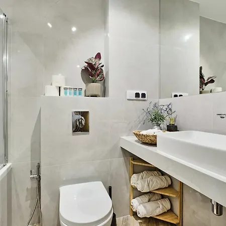 Ac Bath Smart Tv Center *