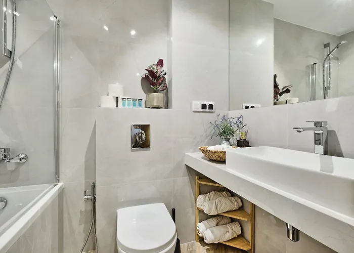 Ac Bath Smart Tv Center *